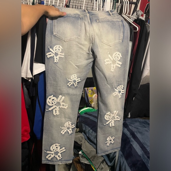 Embroidered Ripped Jeans - Picture 5 of 8